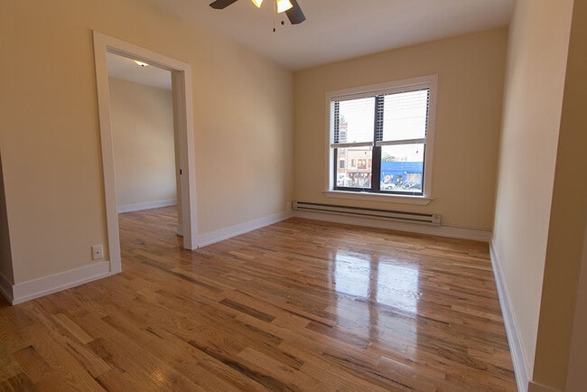 909 W Cornelia Ave, Unit J08P