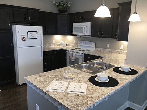 809 E Briggs Dr in Macon, MO - Foto de edificio - Building Photo