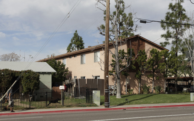 310 E Washington Ave in Escondido, CA - Building Photo - Building Photo