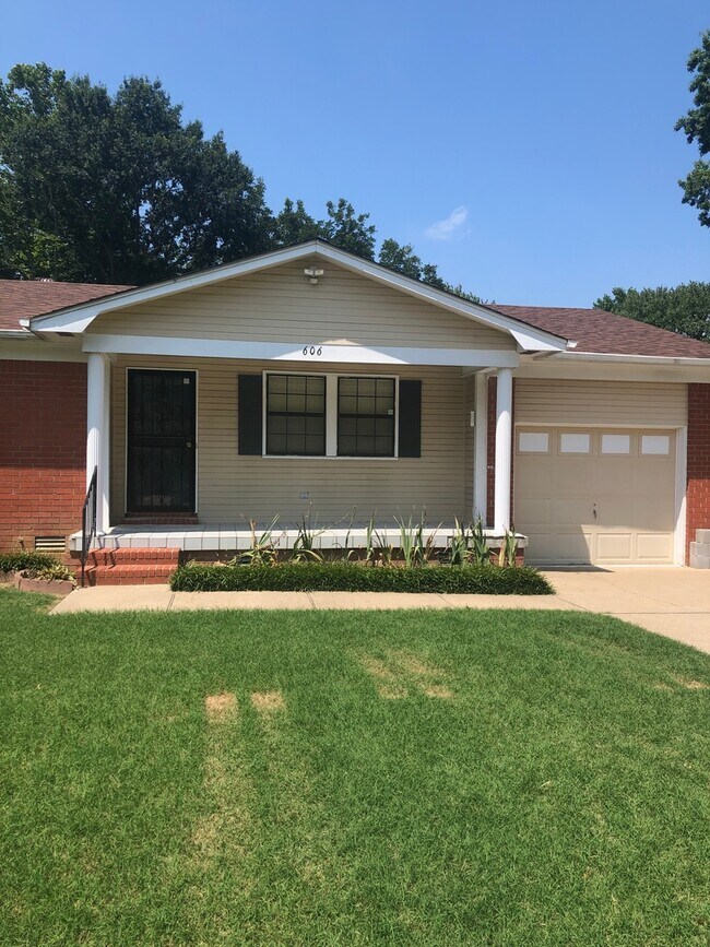 606 Oregon St in Beebe, AR - Building Photo - Building Photo