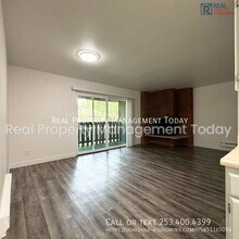4417 76th Ave W in University Place, WA - Building Photo - Building Photo