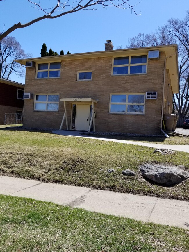 4909 Ascot Ln, Unit #R2 in Madison, WI - Foto de edificio - Building Photo