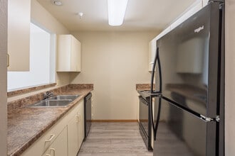 Applegate II in Dubuque, IA - Building Photo - Interior Photo