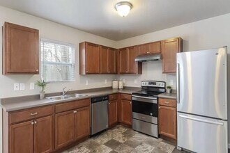 1040 Broken Ridge Dr in Lansing, MI - Building Photo - Building Photo