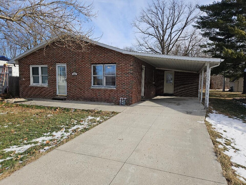 416 Erie St in Wapakoneta, OH - Building Photo