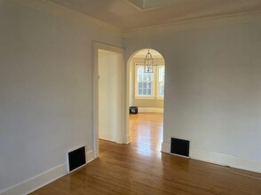 619 E Stanford St in Springfield, MO - Foto de edificio - Building Photo