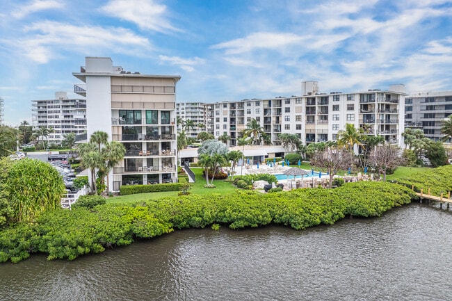 Palm Beach Harbour Club in Palm Beach, FL - Building Photo - Building Photo