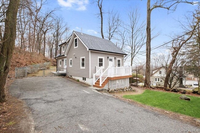 66 Secor Rd in Mahopac, NY - Building Photo - Building Photo