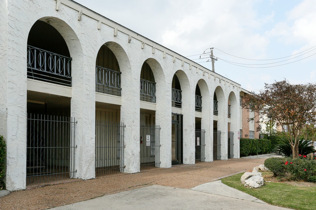 Medical Center Apartments in Houston, TX - Building Photo