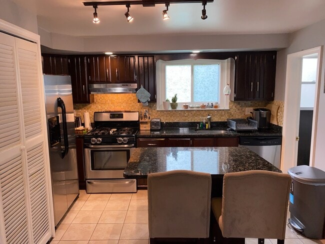 1806 Cliff St, Unit home