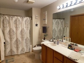 508 Mission Hills Dr in Chanhassen, MN - Building Photo - Building Photo