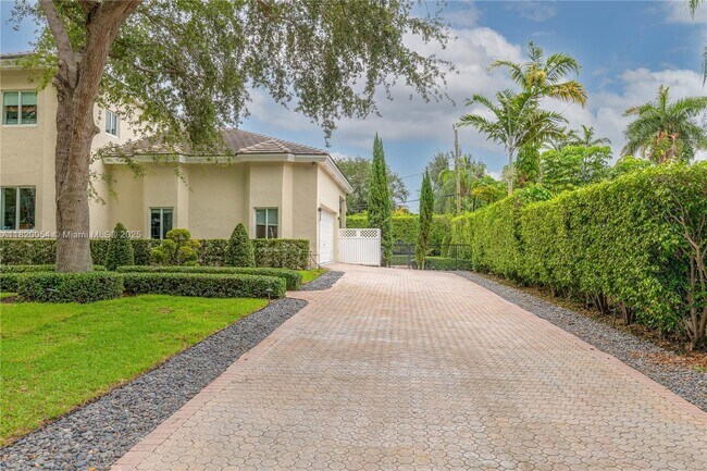 12455 Bernal St in Coral Gables, FL - Building Photo - Building Photo