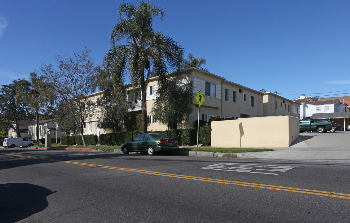 1900 N Kenmore Ave in Los Angeles, CA - Building Photo