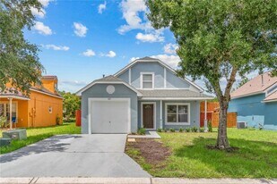 421 Rollins Dr in Davenport, FL - Building Photo
