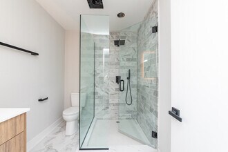 1907 S Racine Ave, Unit #4F in Chicago, IL - Foto de edificio - Building Photo