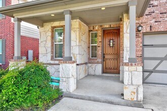 528 Ayinger Ln in Austin, TX - Building Photo - Building Photo