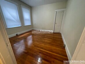 8 Woodstock Ave in Boston, MA - Building Photo - Building Photo