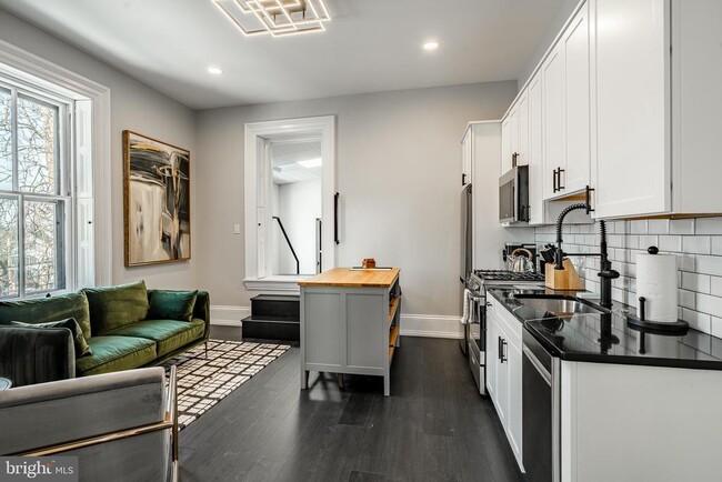 property at 305 S Walnut St