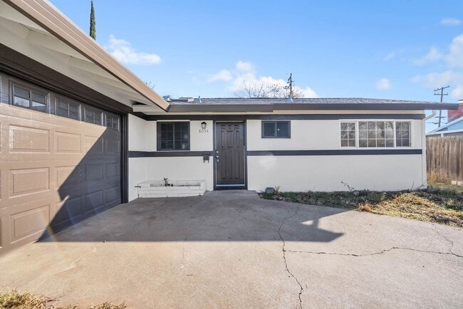 8054 Oak Forest St in Citrus Heights, CA - Building Photo - Building Photo