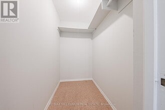 2220 Marine Dr in Oakville, ON - Building Photo - Building Photo