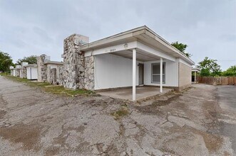 6808 Trail Lake Dr in Fort Worth, TX - Building Photo - Building Photo