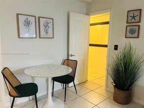 3030 Collins Ave in Miami, FL - Building Photo - Building Photo