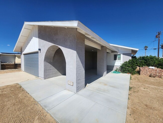 6051 Daisy Ave in Twentynine Palms, CA - Building Photo - Building Photo