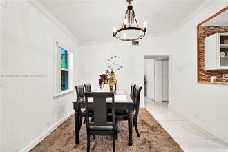 6400 SW 62nd Ct in South Miami, FL - Building Photo - Building Photo