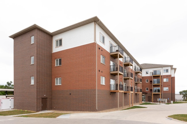 Sonoma Square in Cedar Rapids, IA - Building Photo - Building Photo