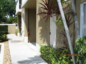 4802 Washington St in Hollywood, FL - Building Photo - Building Photo