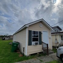 1308 Cook St in Gretna, LA - Building Photo