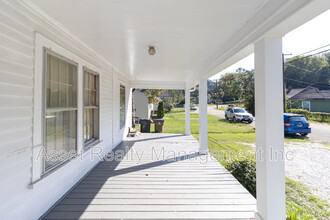 221 Hawthorne Ave in Knoxville, TN - Foto de edificio - Building Photo