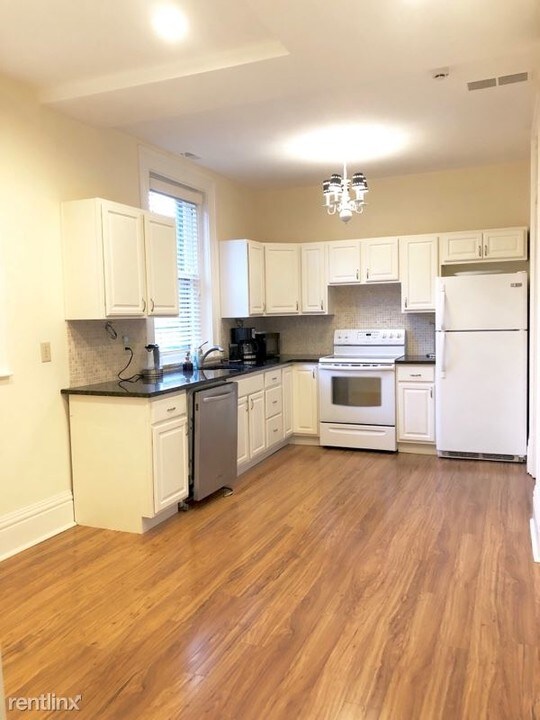 2331 Park Ave-Unit -Apt 2 in Cincinnati, OH - Building Photo