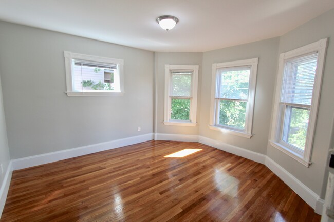34 Russell St, Unit 2 in Malden, MA - Building Photo - Building Photo