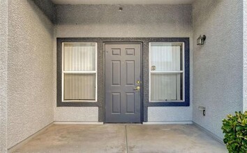 6955 N Durango Dr in Las Vegas, NV - Building Photo - Building Photo