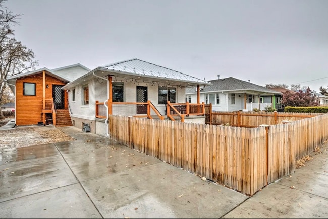 property at 2324 S Green St