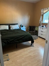 806 Kerr Ave in Modesto, CA - Building Photo - Building Photo