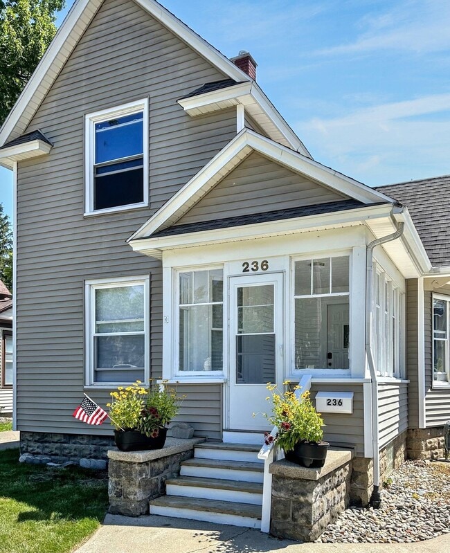 property at 236 E 14th St