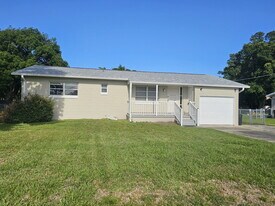 907 Hamilton St in New Smyrna Beach, FL - Building Photo