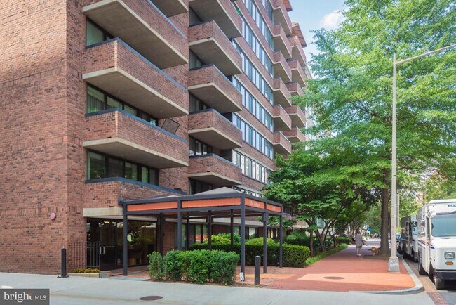 1140 23rd St NW in Washington, DC - Building Photo - Building Photo