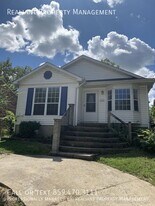 1044 Tatesbrook Dr in Lexington, KY - Building Photo