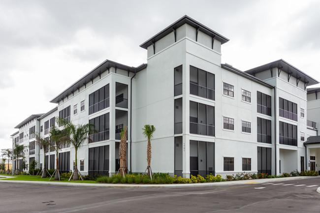 Keystone Place at Four Mile Cove - 55+ in Cape Coral, FL - Building Photo - Building Photo