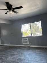 120 W 73rd St in Los Angeles, CA - Building Photo - Building Photo