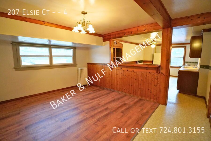207 Elsie Ct in Manor, PA - Building Photo