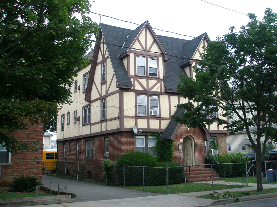 358 Washington St in Hempstead, NY - Foto de edificio