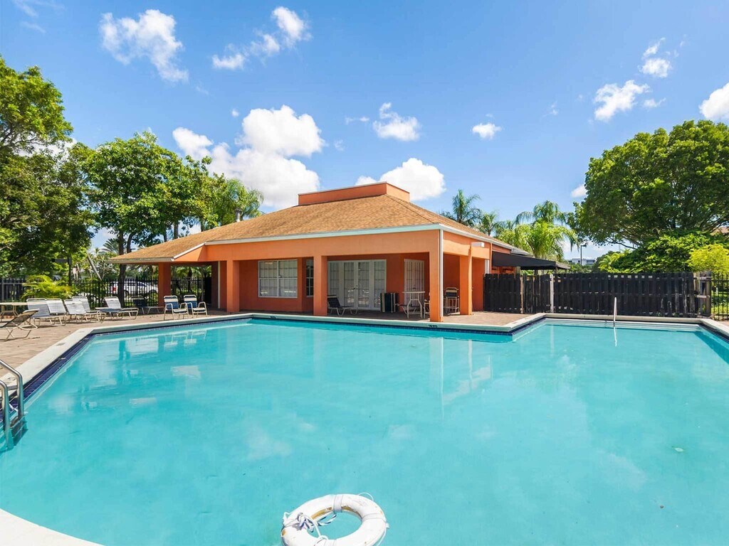 Advenir at Walden Lake Apartments in Miami, FL