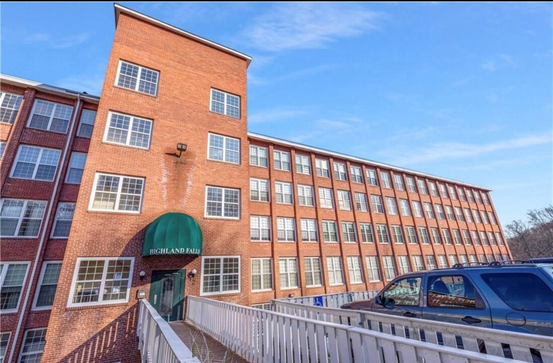 2 School St in Lincoln, RI - Building Photo