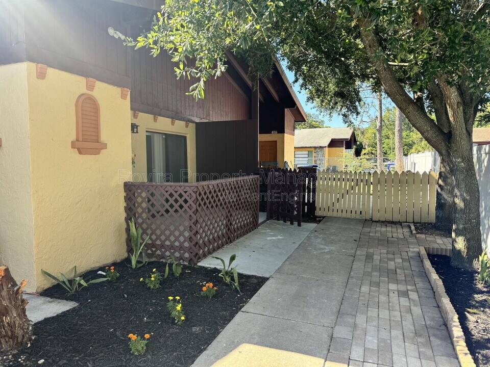 4108 Flying Fortress Ave in Kissimmee, FL - Foto de edificio