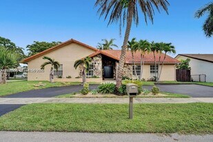 2001 NE 214th St in Miami, FL - Building Photo