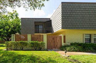 3102 SE Brook St in Stuart, FL - Building Photo